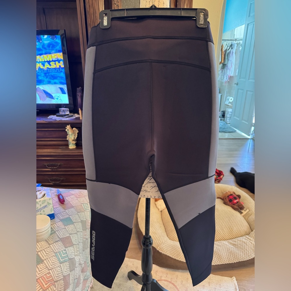 Men’s large Black and Gray Wetsuit Pants nwt